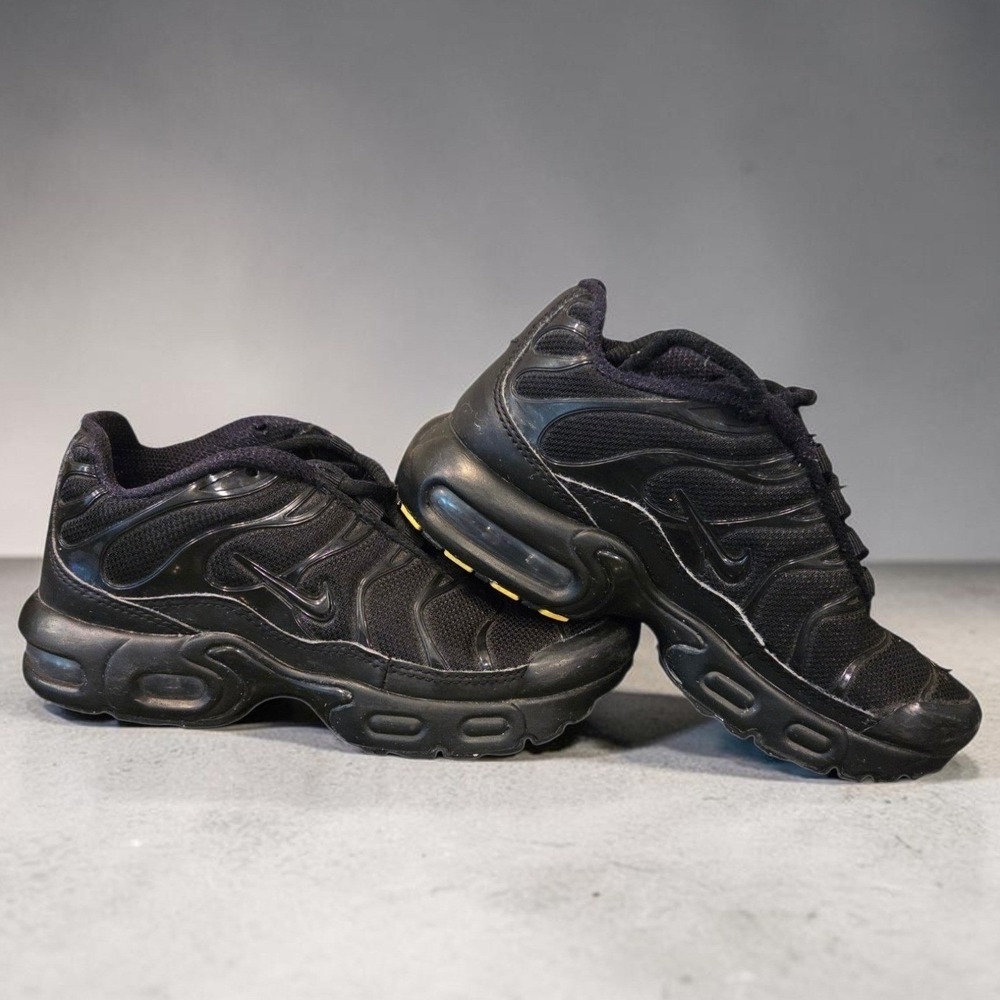 Nike Air Max Plus TN Triple Black Kids Sneakers CD0610-001 Size 1Y